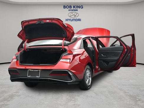 New 2026 Hyundai Elantra SE FWD image 19