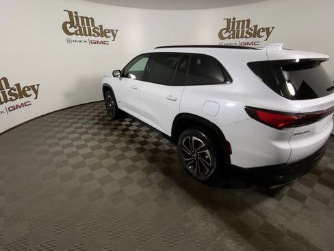 Used 2026 Buick Enclave Sport Touring w/ Power Package FWD image 6