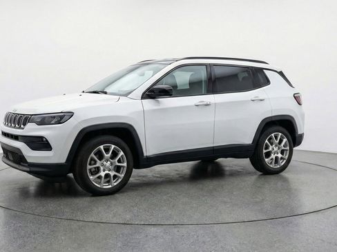 Used 2025 Jeep Compass Limited AWD/4WD image 2