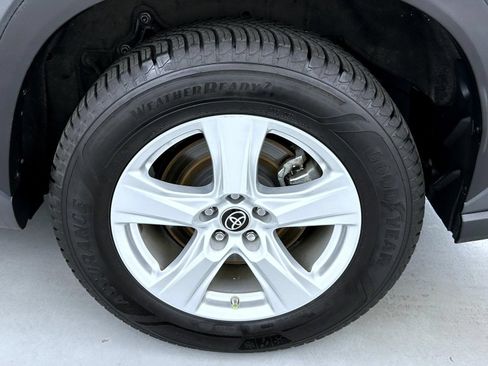 Used 2022 Toyota Highlander L FWD image 25