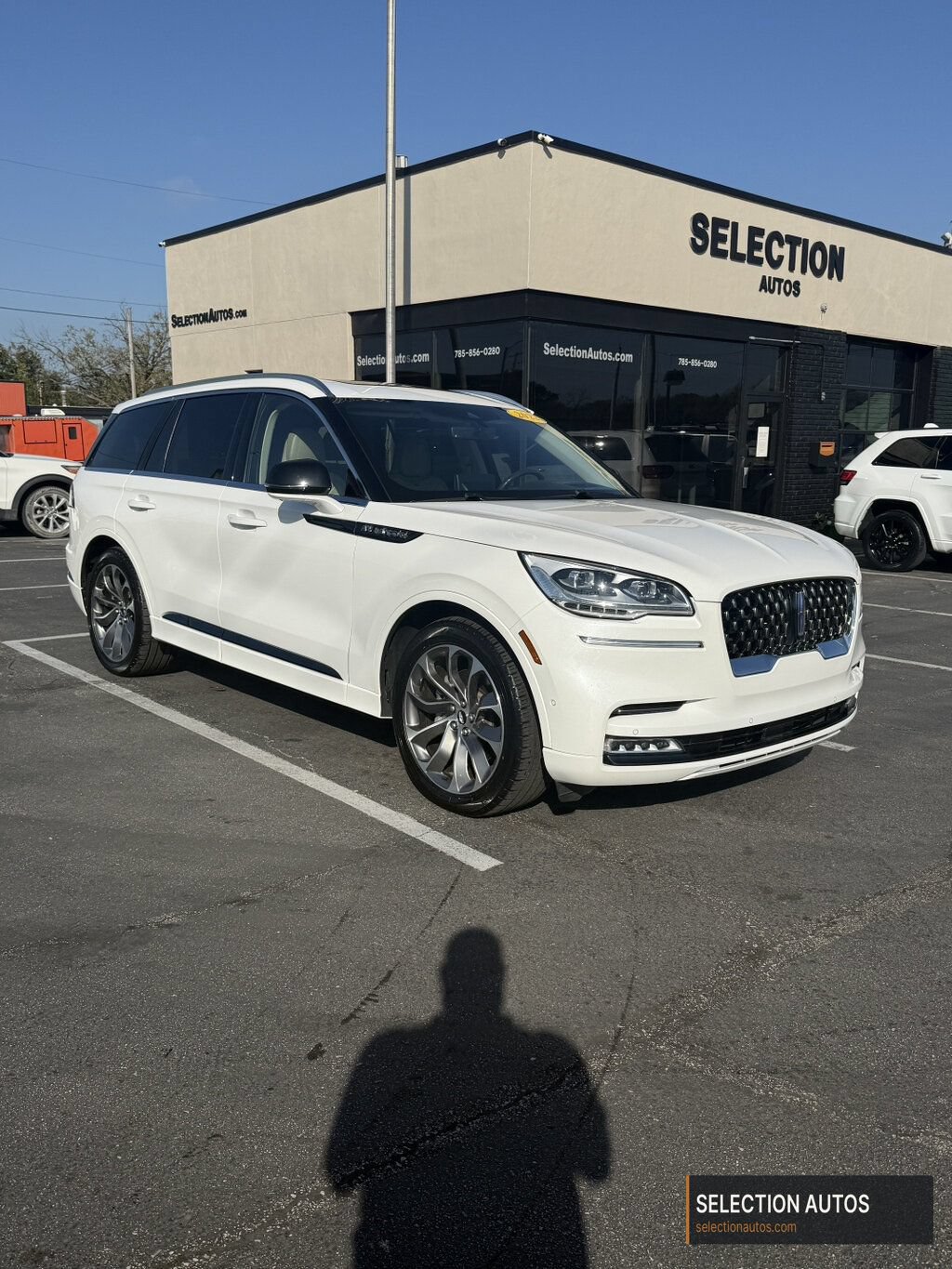 Used 2022 Lincoln Aviator Grand Touring w/ Equipment Group 301A AWD/4WD image 1