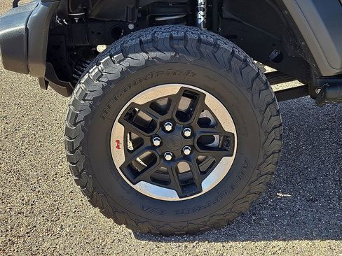 Used 2020 Jeep Gladiator Sport w/ Quick Order Package 24S image 10