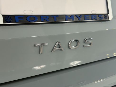 New 2026 Volkswagen Taos SE FWD image 33