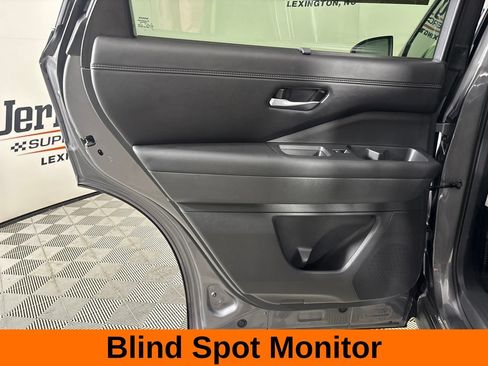 Used 2025 Nissan Pathfinder Platinum FWD image 25
