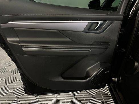 Used 2025 Buick Enclave Sport Touring image 31