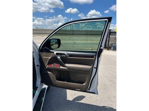 Used 2011 Lexus GX 460 image 15
