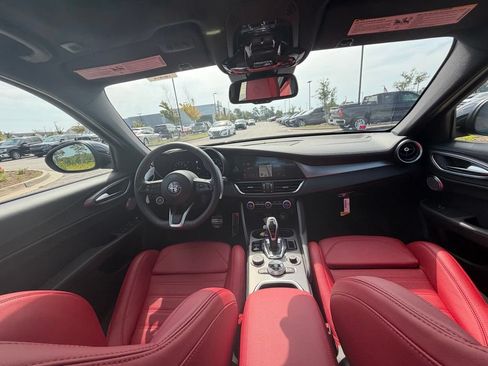 Used 2024 Alfa Romeo Giulia Veloce RWD image 33