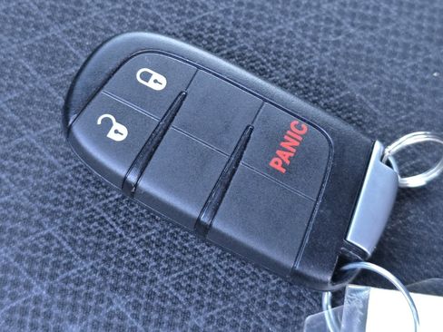 Used 2021 Jeep Grand Cherokee Laredo image 32