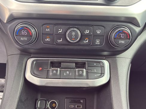 Used 2020 GMC Acadia SLT w/ Premium Package FWD image 31