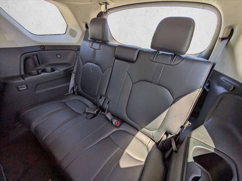 Used 2023 Honda Pilot Touring image 19