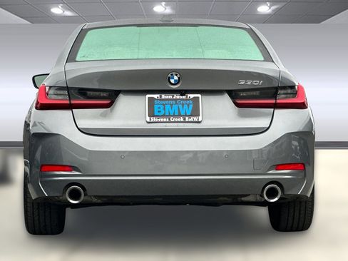 Used 2025 BMW 330i Sedan w/ Premium Package image 9