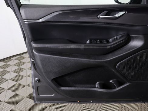 Used 2023 Jeep Grand Cherokee Altitude image 18