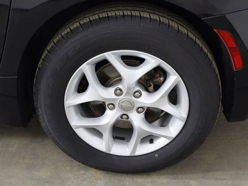 Used 2017 Chrysler Pacifica Touring-L w/ Tire & Wheel Group image 43