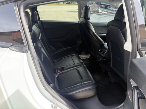 Used 2022 Tesla Model Y Long Range image 7