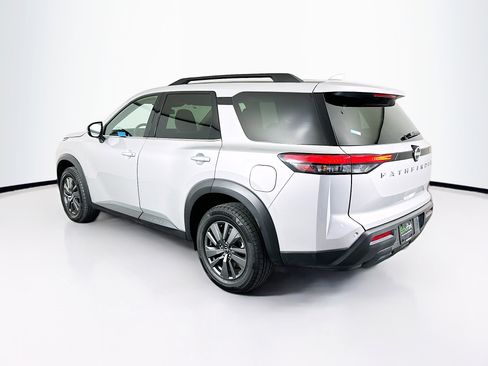 Used 2025 Nissan Pathfinder SV FWD image 5