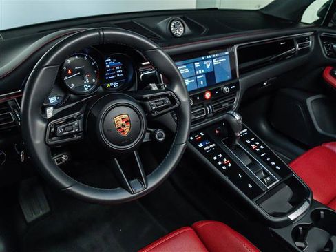 Used 2025 Porsche Macan Turbo image 4