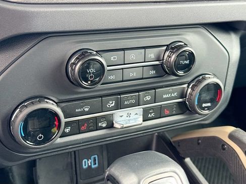 Certified 2025 Ford Bronco Badlands AWD/4WD image 23