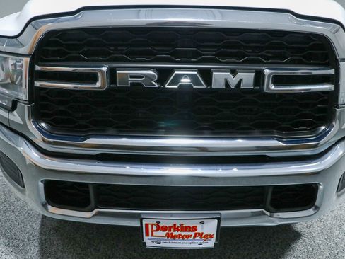 Used 2024 RAM 2500 Tradesman w/ Chrome Appearance Group AWD/4WD image 5