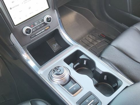 Used 2021 Ford Edge Titanium image 14