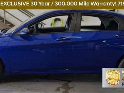 New 2025 Hyundai Elantra SE