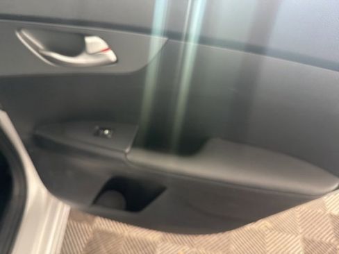 Used 2019 Kia Forte LXS image 23