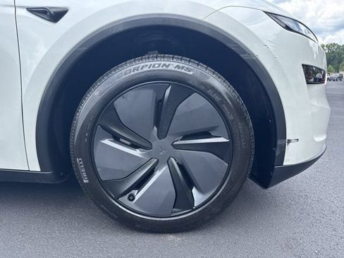 Used 2026 Tesla Model Y 2WD image 12
