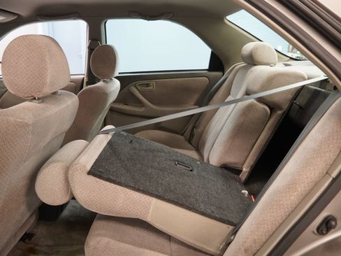 Used 2000 Toyota Camry LE FWD image 24