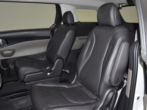 Used 2026 Kia Carnival FWD image 30