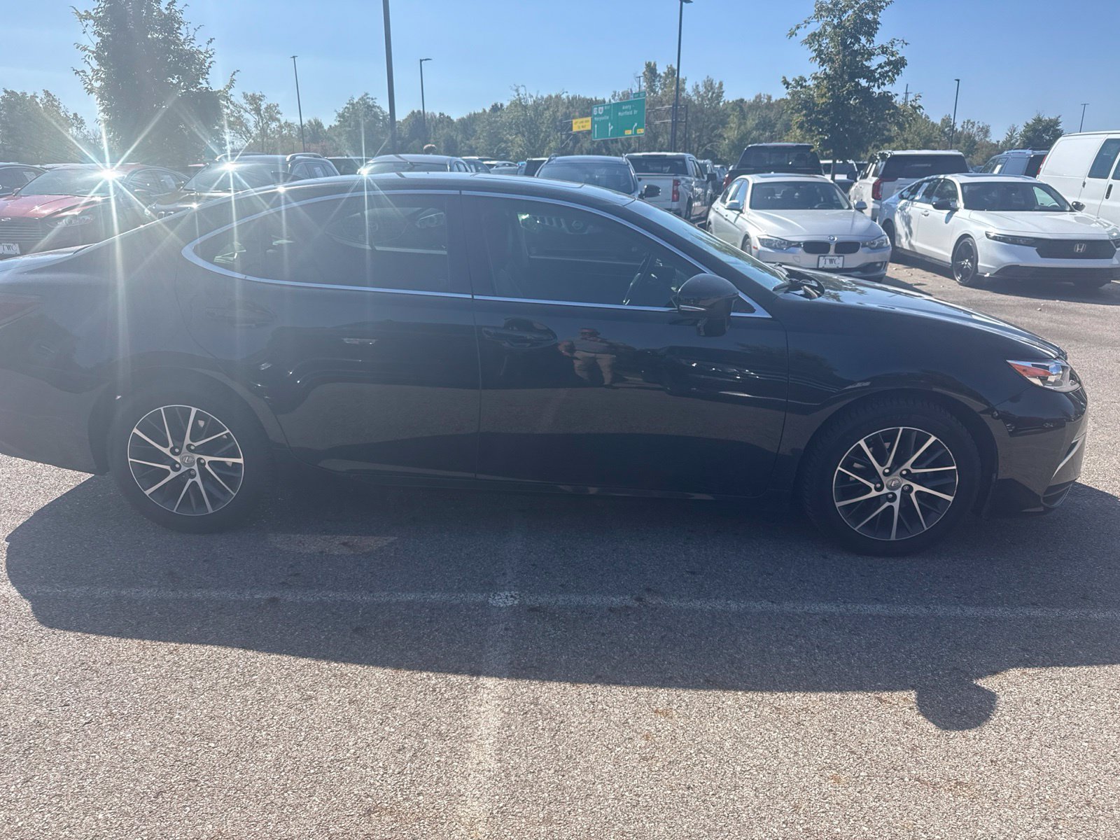 Used 2016 Lexus ES 350 w/ Luxury Package w/Wood Trim FWD image 4