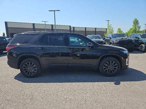 Used 2023 Chevrolet Traverse RS FWD image 8