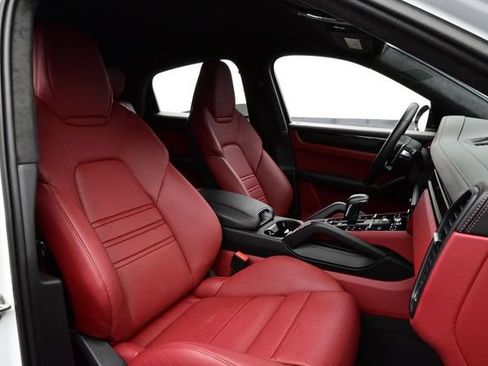 Certified 2022 Porsche Cayenne Turbo GT AWD/4WD image 19