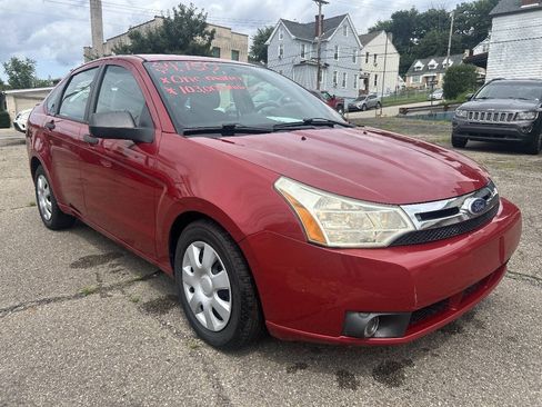Used 2010 Ford Focus SE FWD image 3