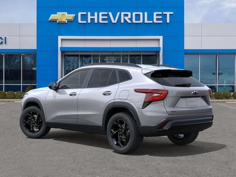 New 2026 Chevrolet Trax LT w/ Midnight Edition FWD image 3