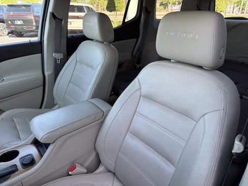 Used 2017 GMC Acadia Denali w/ Technology Package FWD image 13