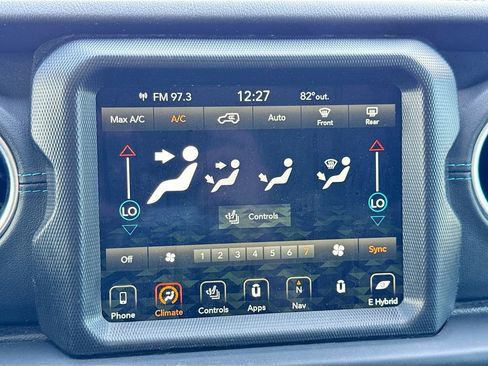 Used 2022 Jeep Wrangler Unlimited Rubicon 4xe w/ Cold Weather Group AWD/4WD image 17