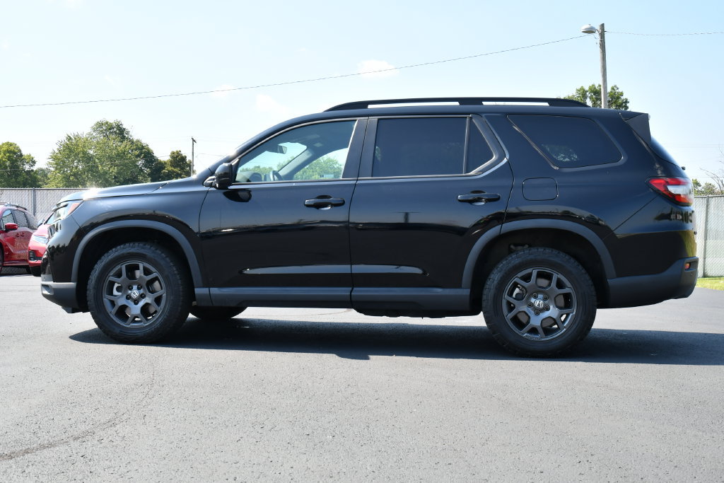 Used 2025 Honda Pilot TrailSport image 4