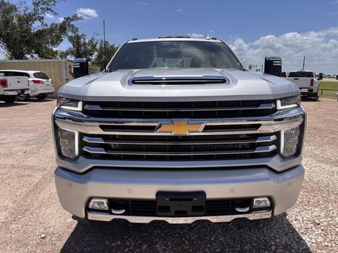 Used 2022 Chevrolet Silverado 3500 High Country w/ Technology Package AWD/4WD image 9