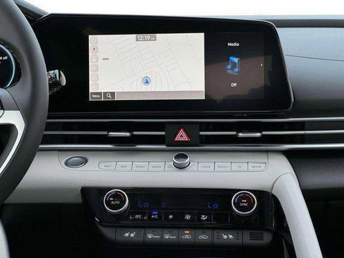 New 2025 Hyundai Elantra Limited image 19