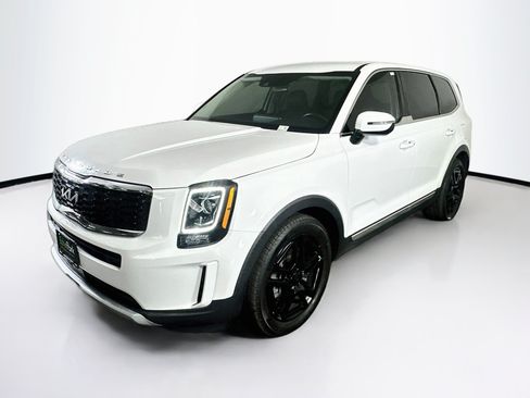 Used 2022 Kia Telluride LX AWD/4WD image 3