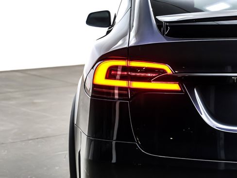 Used 2023 Tesla Model X image 15