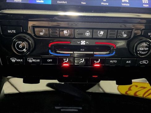 Used 2023 Jeep Grand Cherokee Overland image 32