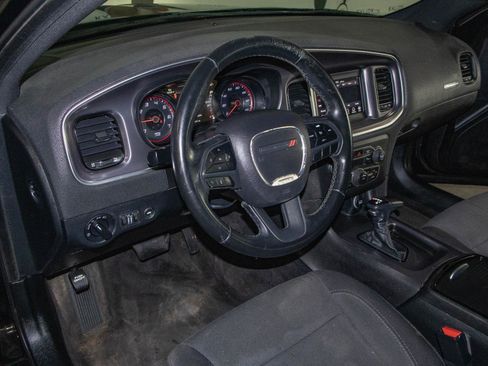 Used 2018 Dodge Charger SXT w/ Blacktop Package image 5