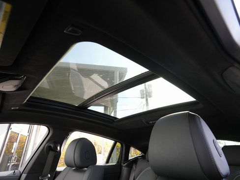 Used 2022 BMW X6 xDrive40i w/ M Sport Package image 23