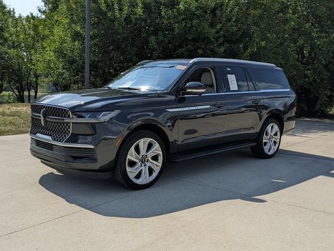 Used 2026 Lincoln Navigator L Premier AWD/4WD image 7