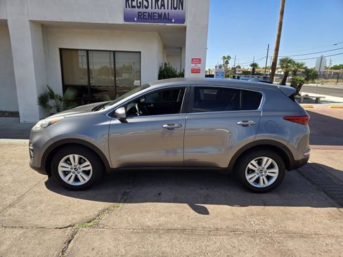 Used 2018 Kia Sportage LX FWD image 2