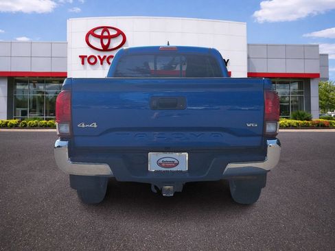 Used 2018 Toyota Tacoma SR5 AWD/4WD image 5