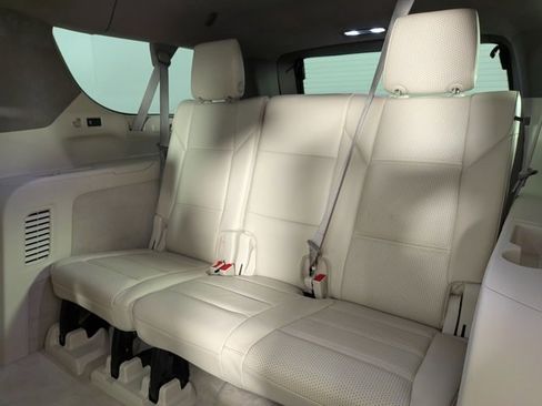 Certified 2021 Cadillac Escalade ESV Sport Platinum image 31