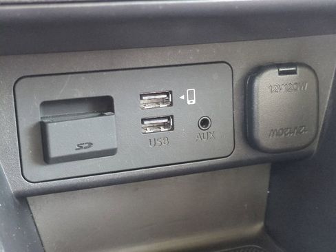 Used 2020 Toyota Yaris LE image 29