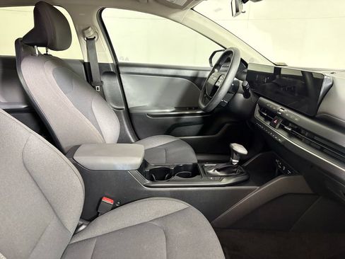 Used 2025 Kia K4 FWD image 14