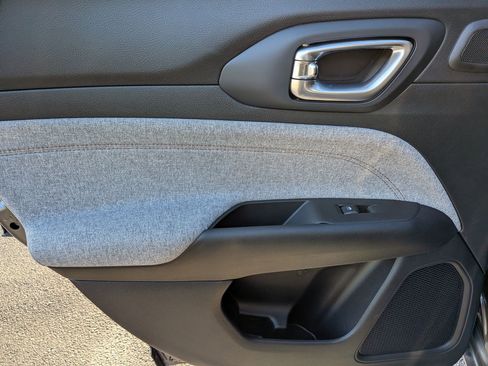 Used 2022 Jeep Compass Latitude w/ Sun and Sound Group image 30